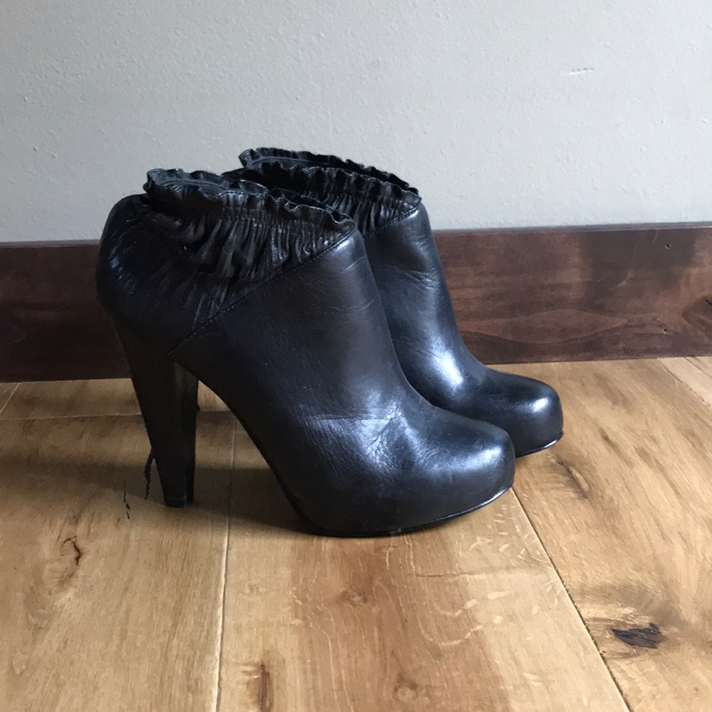 Steve Madden Black 5 inch heel boots